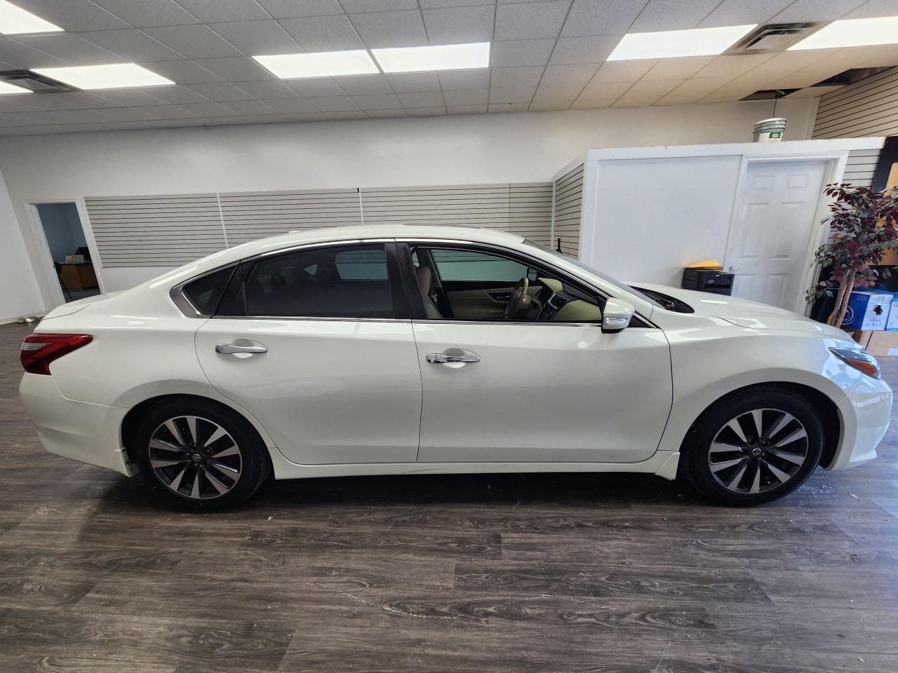 2017 Nissan Altima 2.5 SL - Photo #4