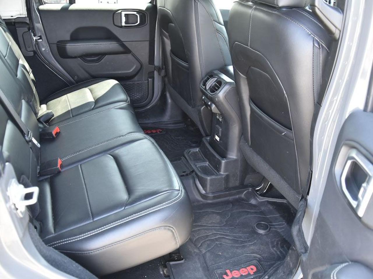 2018 Jeep Wrangler Sahara 4x4 UNLIMITED - Photo #6