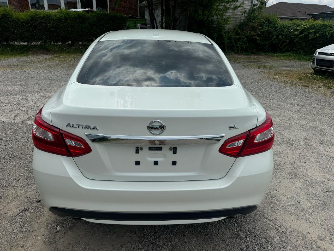 2016 Nissan Altima 2.5 SL Tech - Photo #4