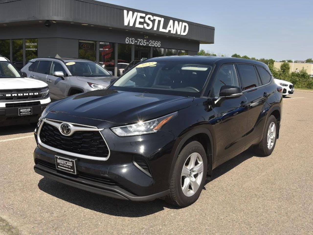 Used 2022 Toyota Highlander LE for sale in Pembroke, ON