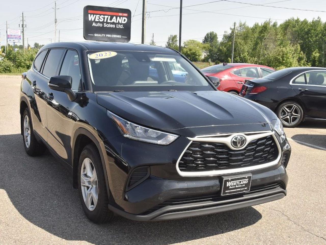 2022 Toyota Highlander LE - Photo #2