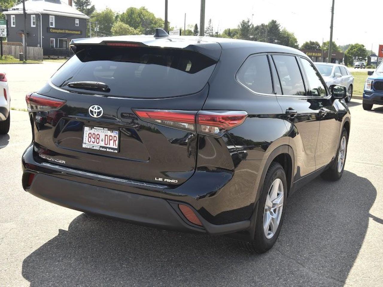 2022 Toyota Highlander LE - Photo #3