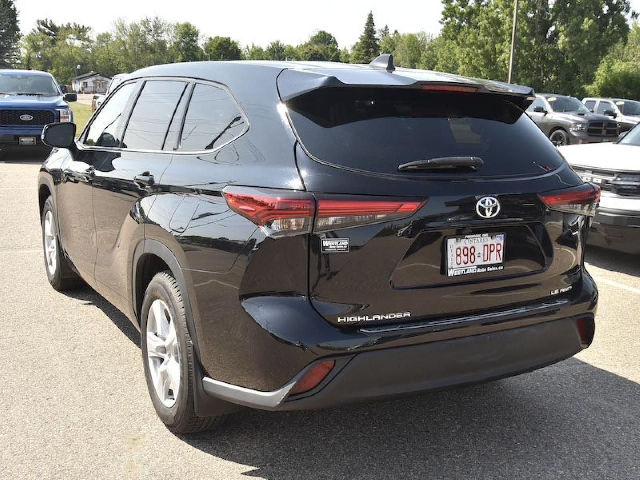 2022 Toyota Highlander LE - Photo #4