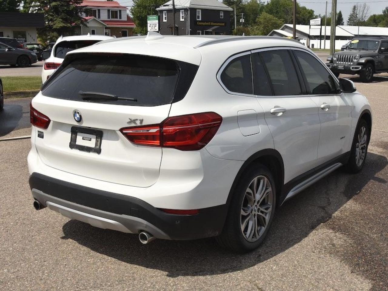 2018 BMW X1 xDrive28i - Photo #3