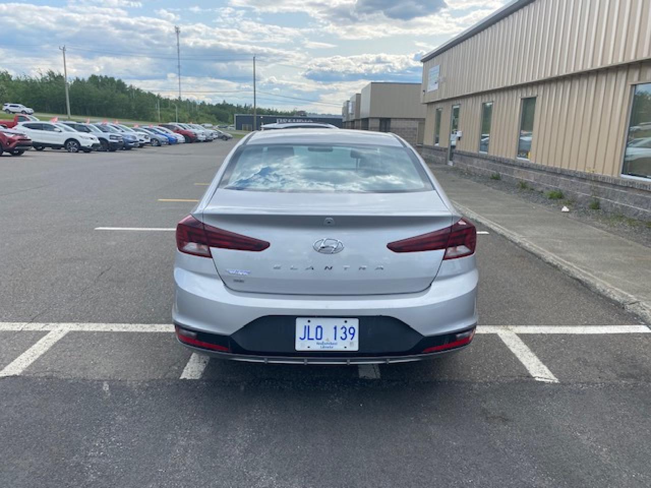 2020 Hyundai Elantra Essential - Photo #4