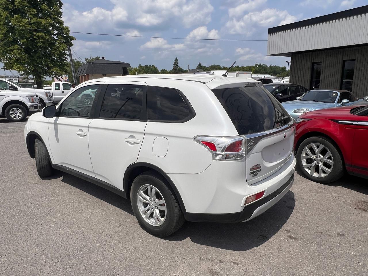 2015 Mitsubishi Outlander 4WD 4dr ES - Photo #3