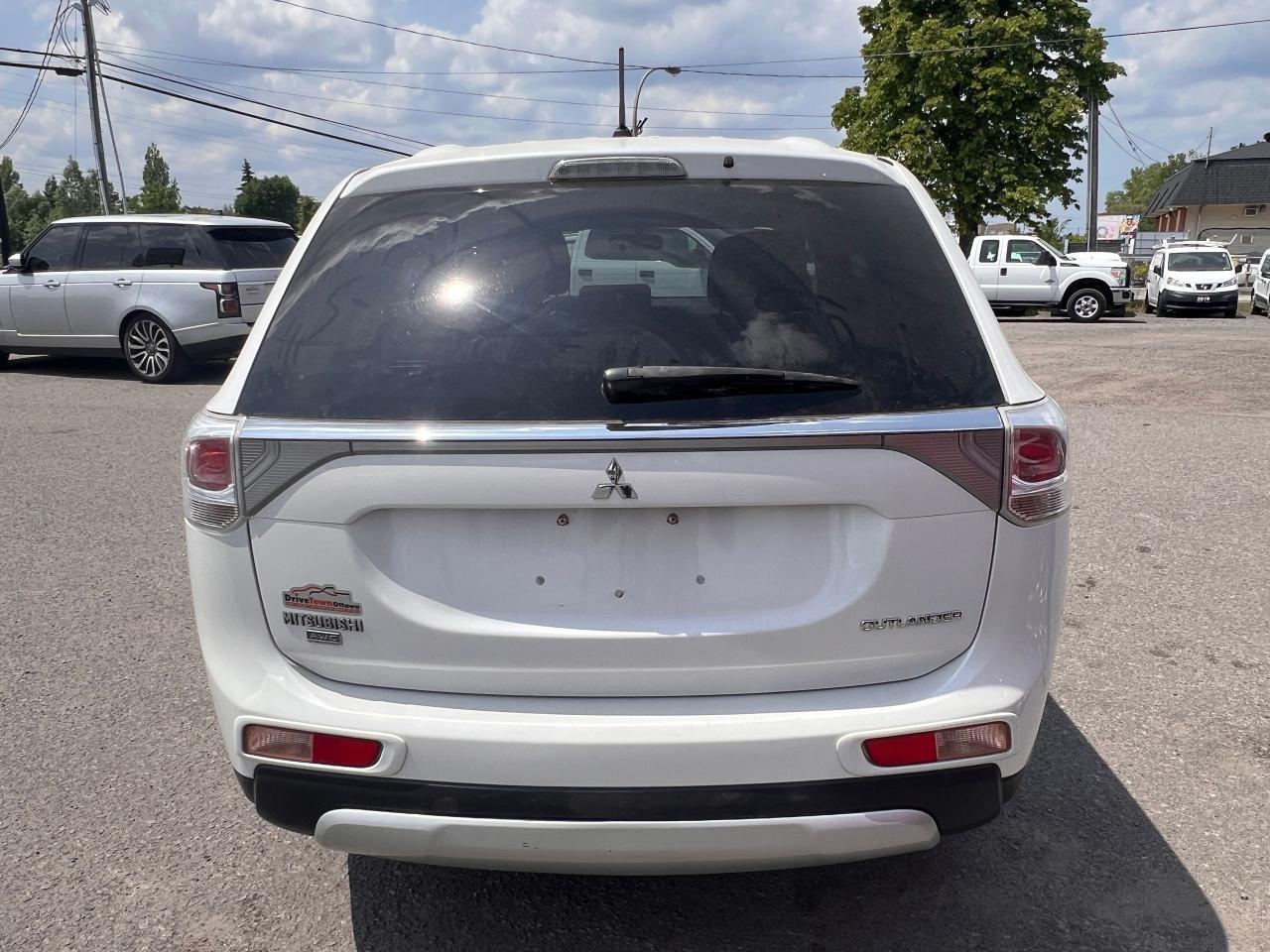 2015 Mitsubishi Outlander 4WD 4dr ES - Photo #4