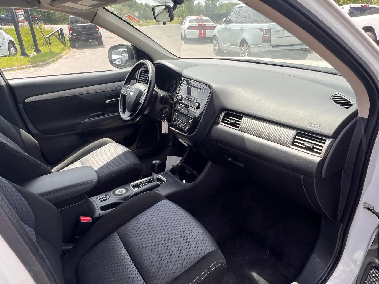 2015 Mitsubishi Outlander 4WD 4dr ES - Photo #10