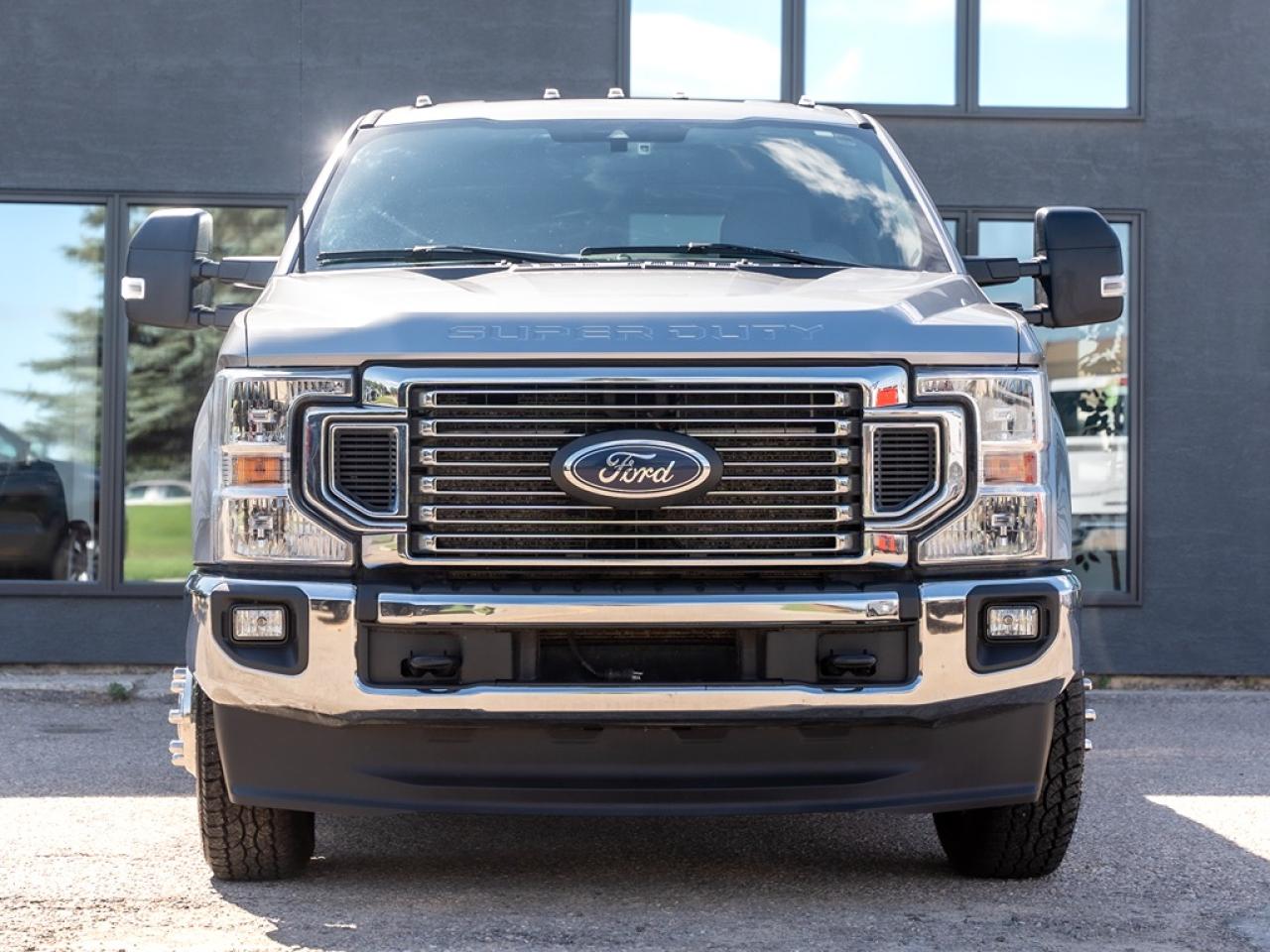 2022 Ford F-350 XLT DUALLY DIESEL Photo2