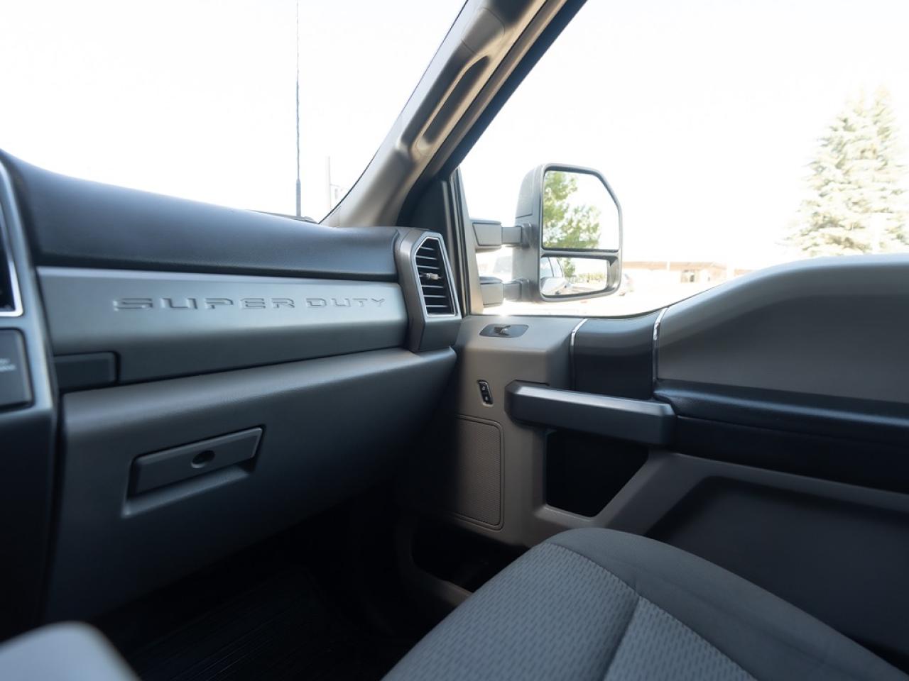 2022 Ford F-350 XLT DUALLY DIESEL Photo13