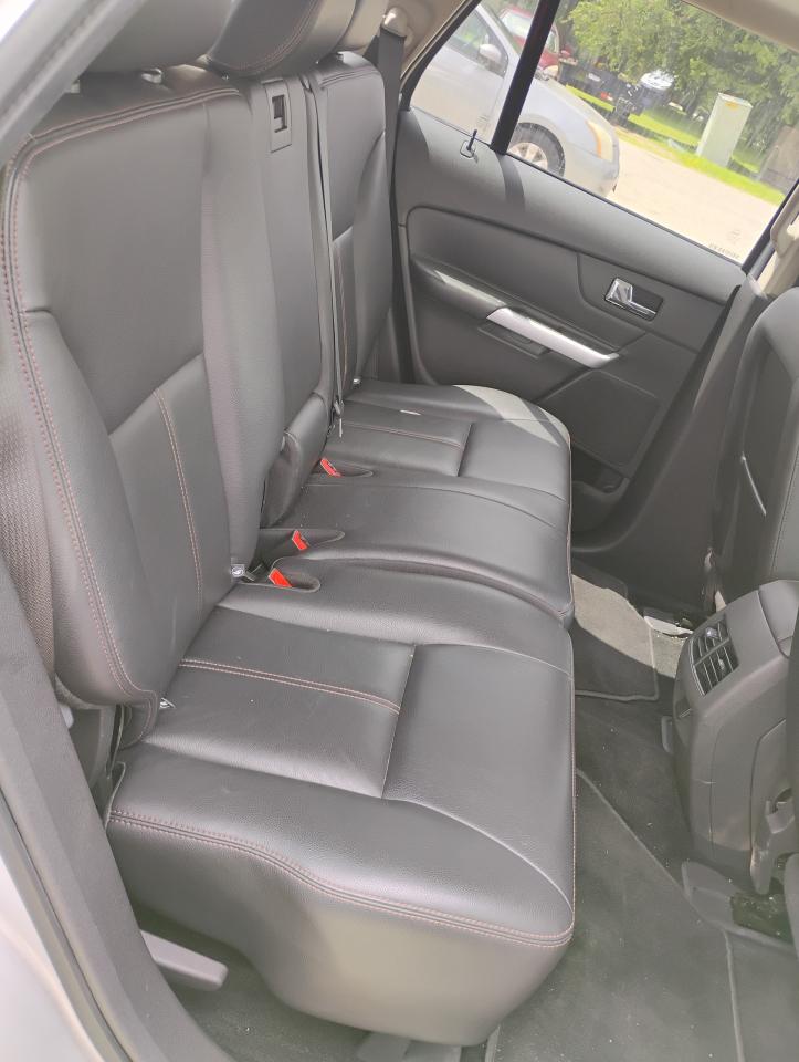 2011 Ford Edge SEL - Photo #16