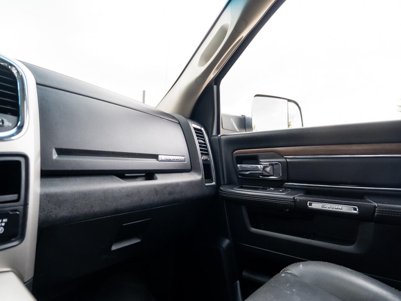 2016 RAM 3500 Laramie Diesel Dually Photo8