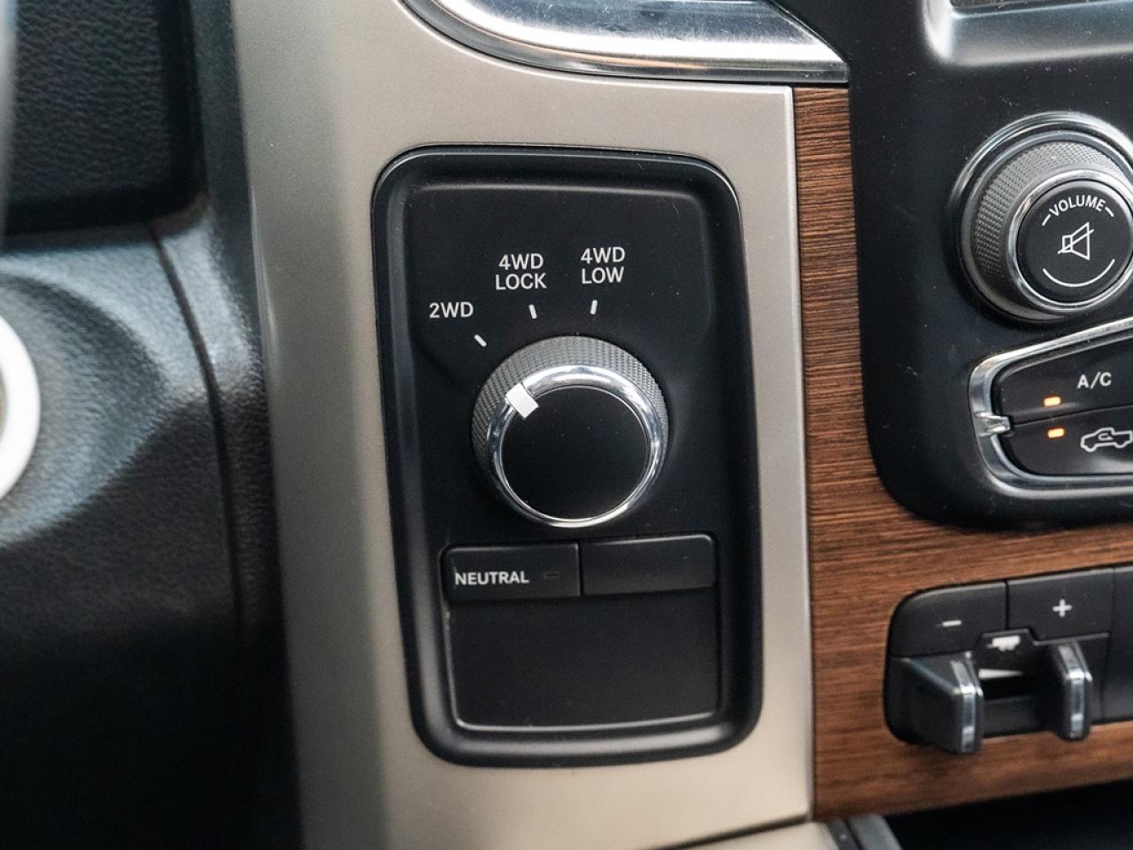 2016 RAM 3500 Laramie Diesel Dually Photo32