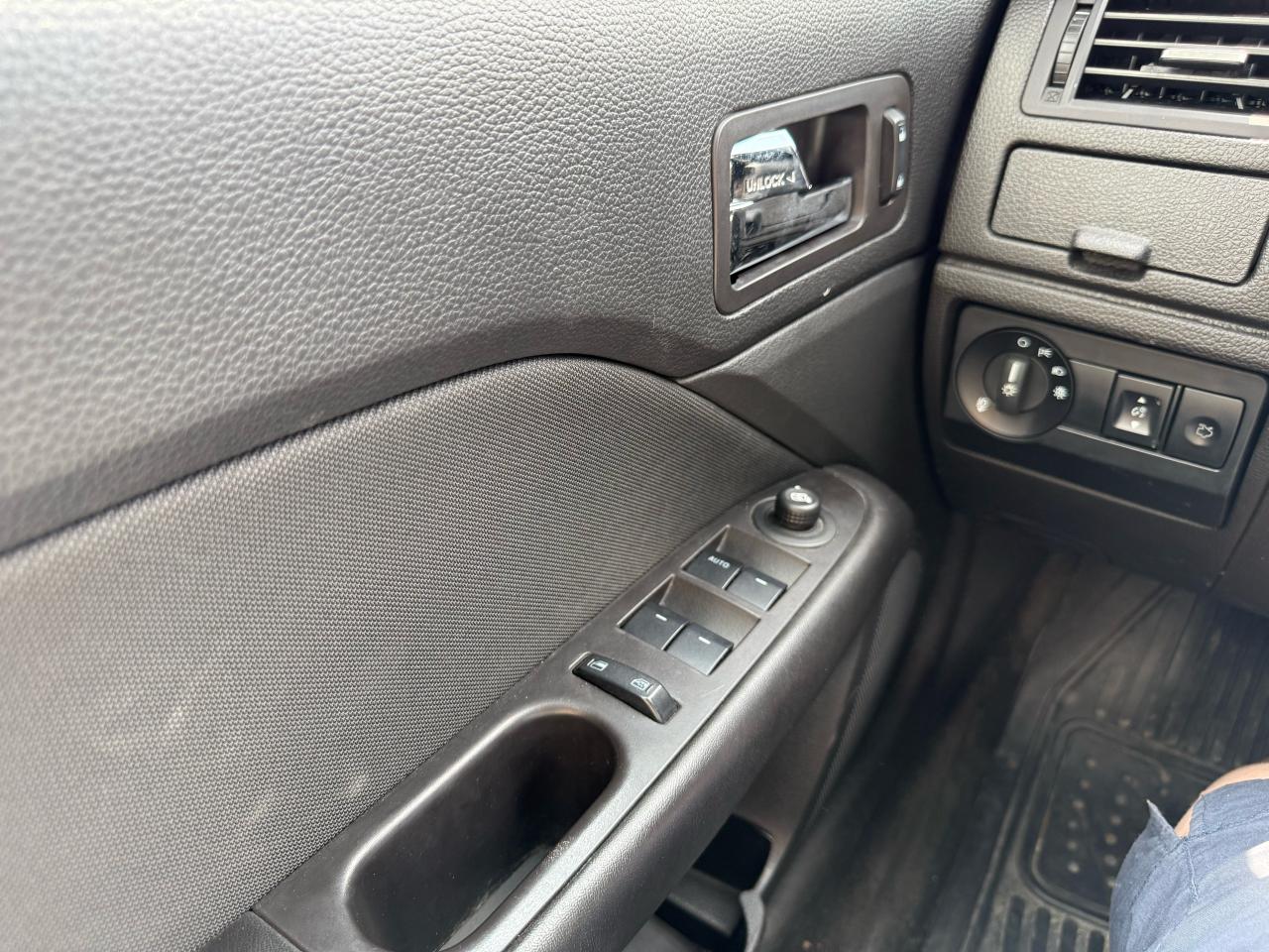 2012 Ford Fusion SE - Photo #9