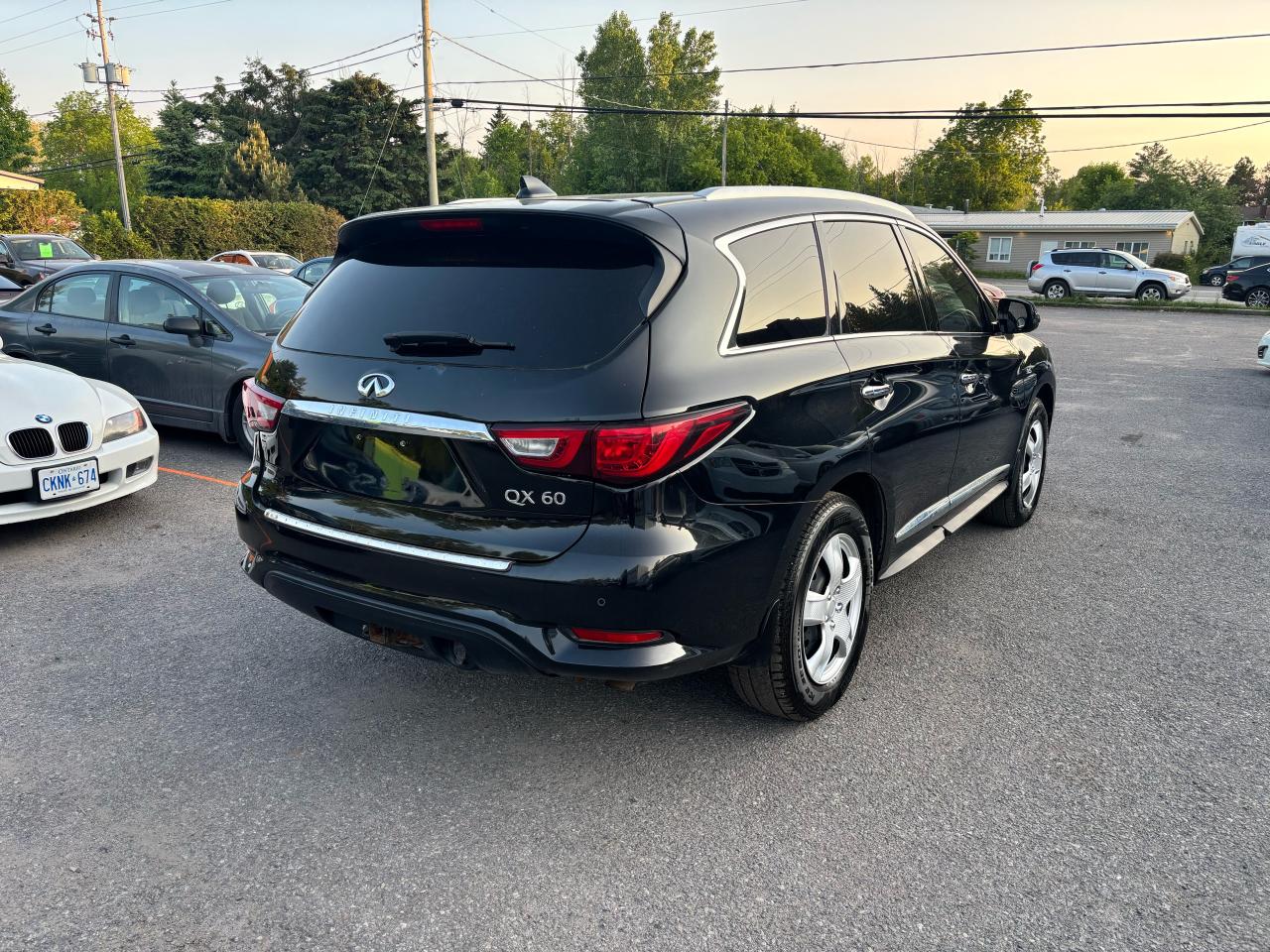 2017 Infiniti QX60  Photo3