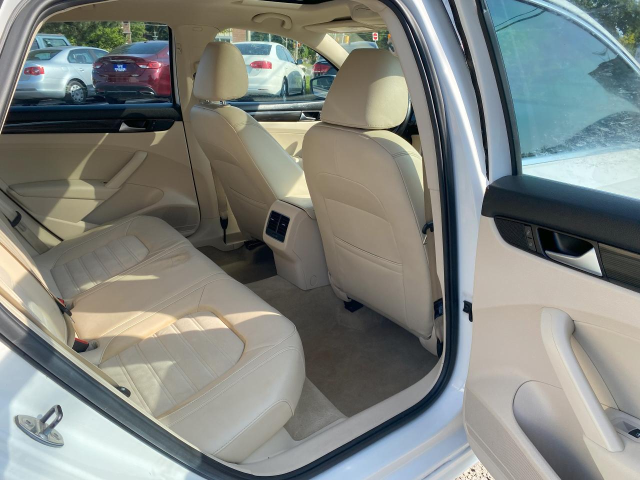 2013 Volkswagen Passat Diesel/Highline/Automatic DSG/Leather/Roof/Navi - Photo #10