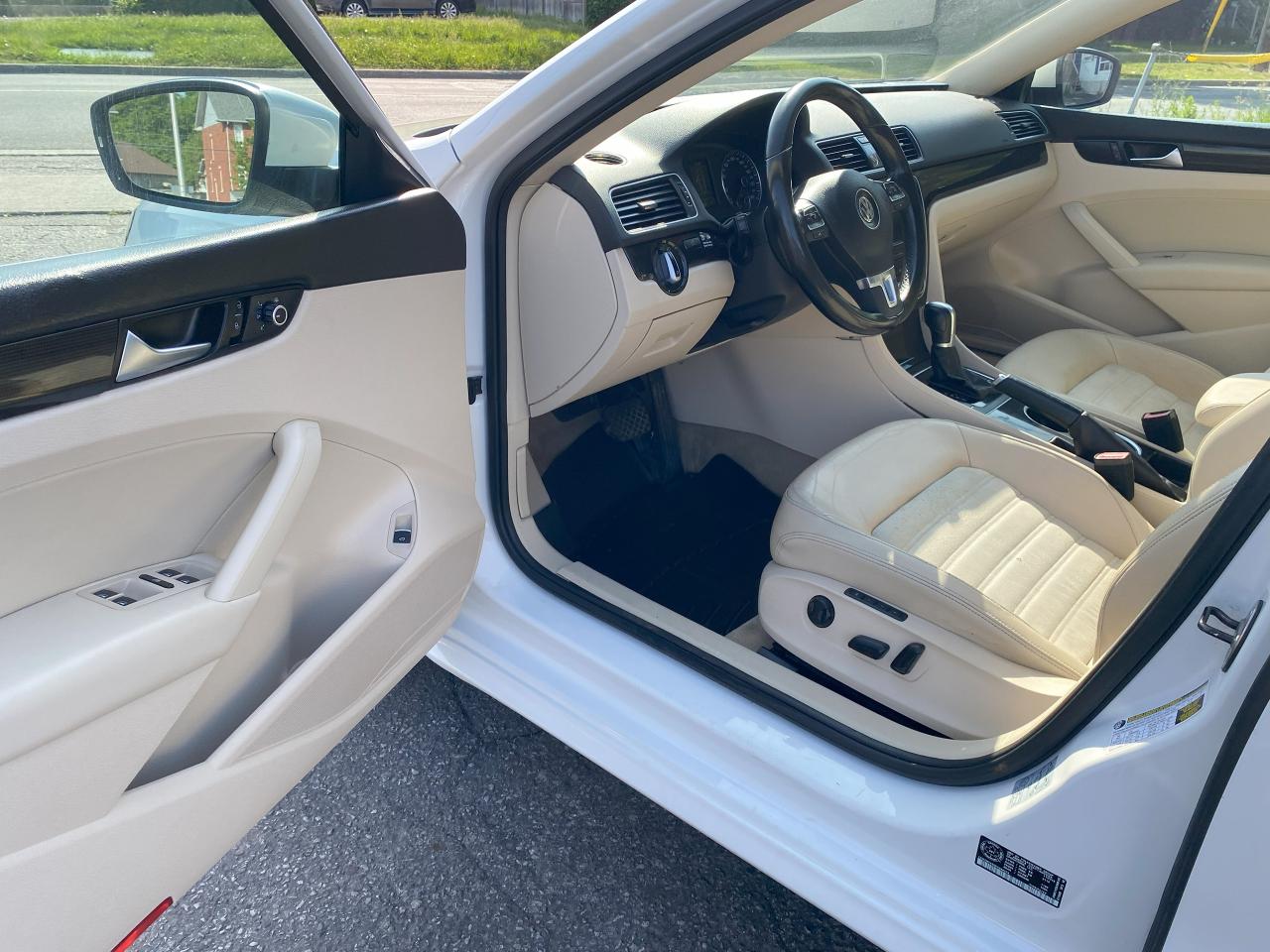 2013 Volkswagen Passat Diesel/Highline/Automatic DSG/Leather/Roof/Navi - Photo #11