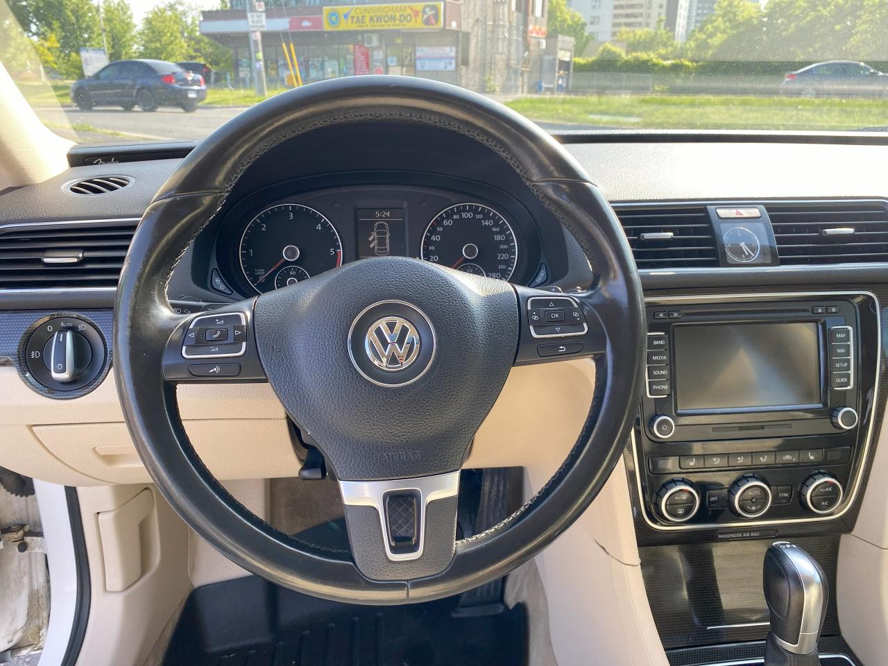 2013 Volkswagen Passat Diesel/Highline/Automatic DSG/Leather/Roof/Navi - Photo #15