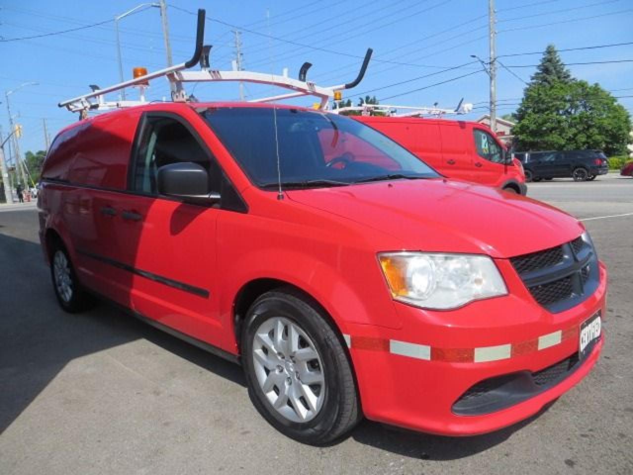 2015 RAM Cargo Van CERTIFIED, LOW KM, SHELVES, PWR INVERTER, RACKS - Photo #4