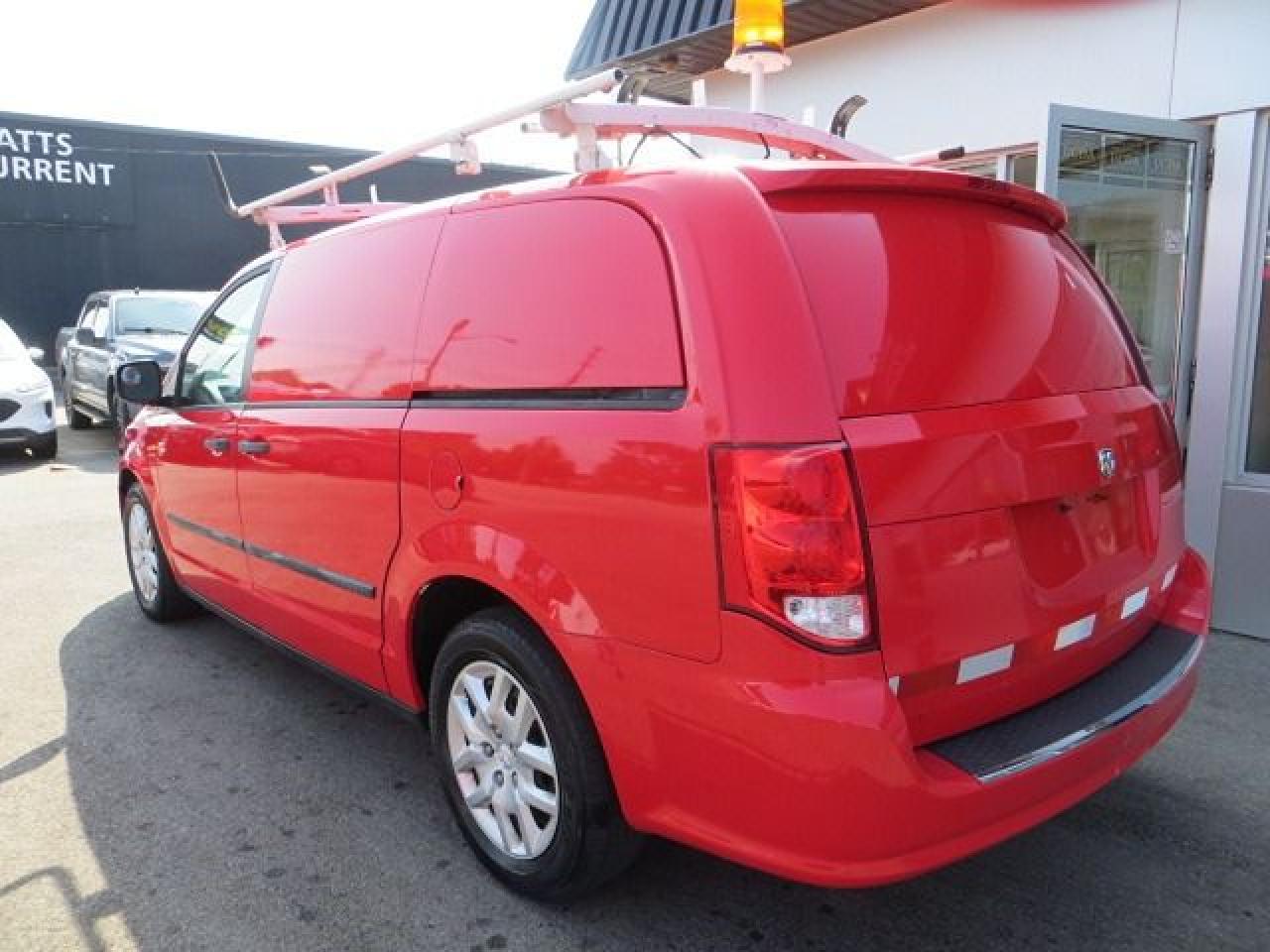 2015 RAM Cargo Van CERTIFIED, LOW KM, SHELVES, PWR INVERTER, RACKS - Photo #5