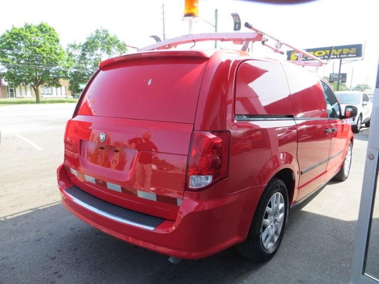 2015 RAM Cargo Van CERTIFIED, LOW KM, SHELVES, PWR INVERTER, RACKS - Photo #7