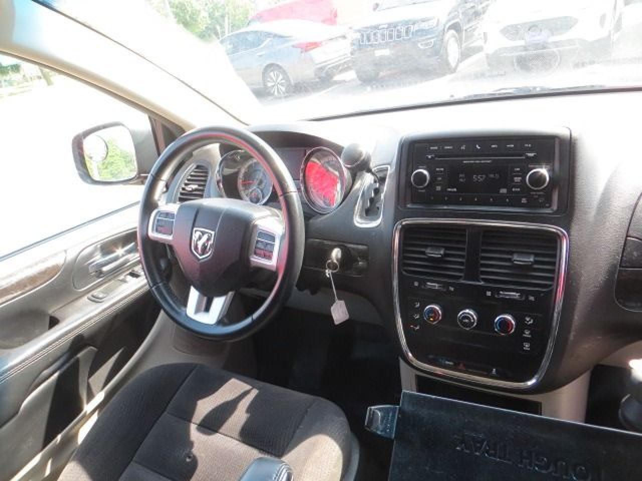 2015 RAM Cargo Van CERTIFIED, LOW KM, SHELVES, PWR INVERTER, RACKS - Photo #11
