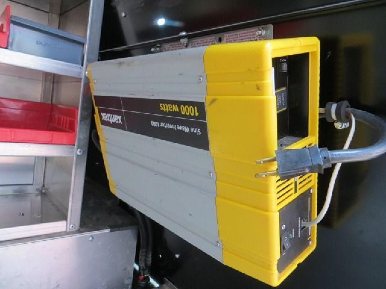 2015 RAM Cargo Van CERTIFIED, LOW KM, SHELVES, PWR INVERTER, RACKS - Photo #12
