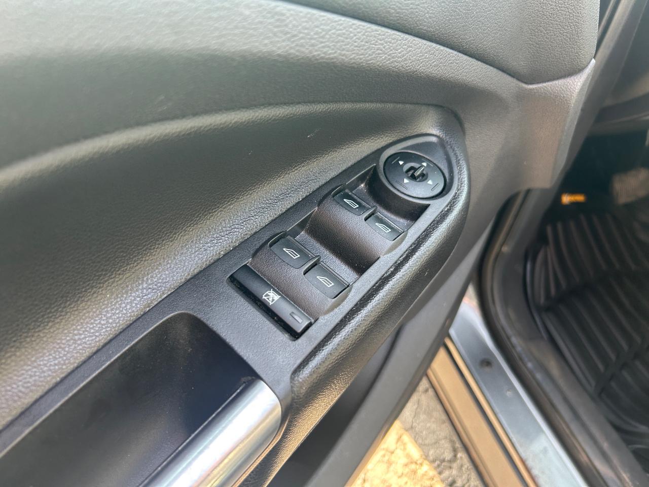 2015 Ford Escape SE - Photo #4