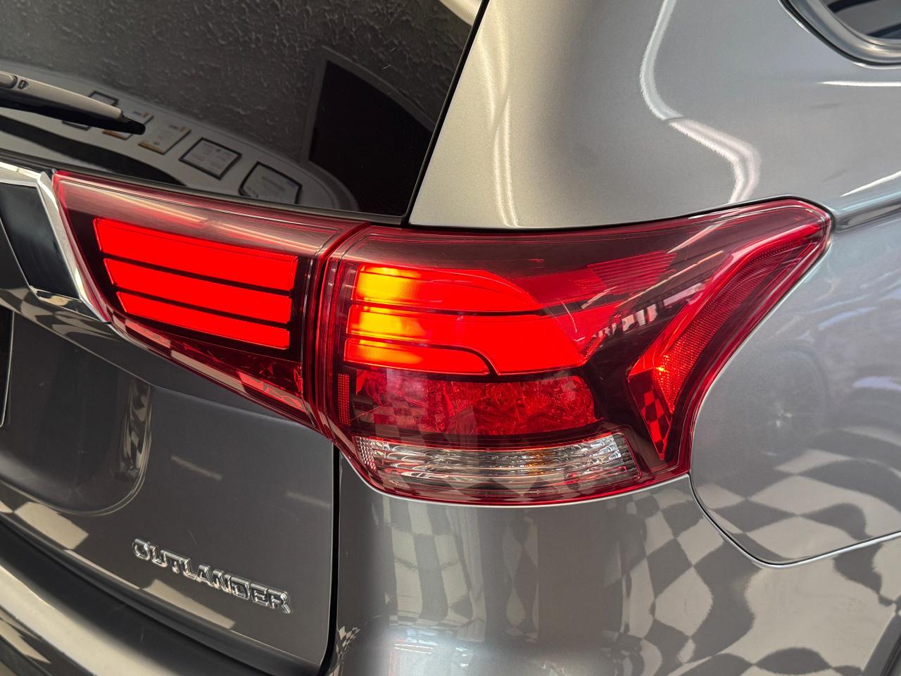 2016 Mitsubishi Outlander EX AWD V6 7 Passenger+sunroof+New Brakes+Tires Photo