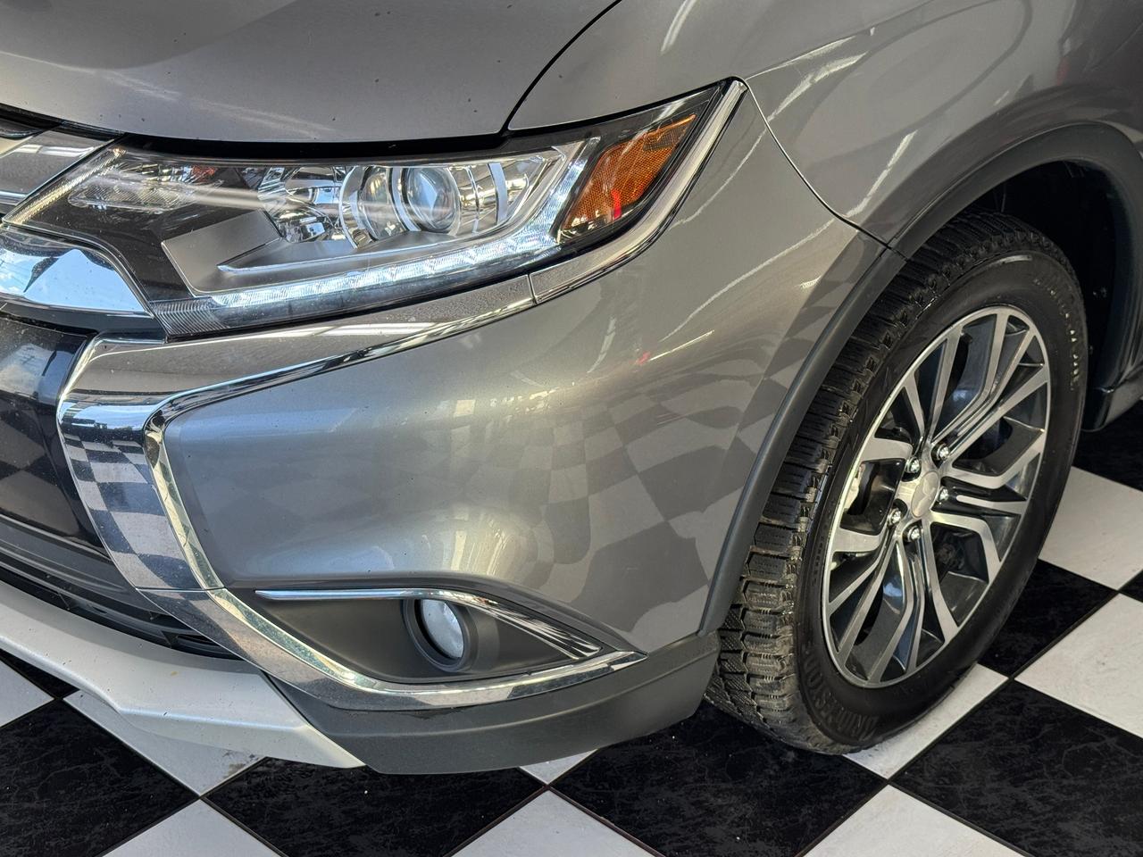 2016 Mitsubishi Outlander EX AWD V6 7 Passenger+sunroof+New Brakes+Tires Photo