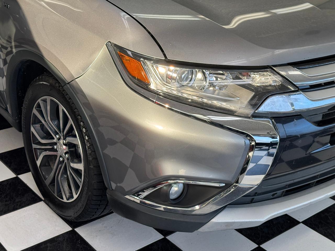 2016 Mitsubishi Outlander EX AWD V6 7 Passenger+sunroof+New Brakes+Tires Photo