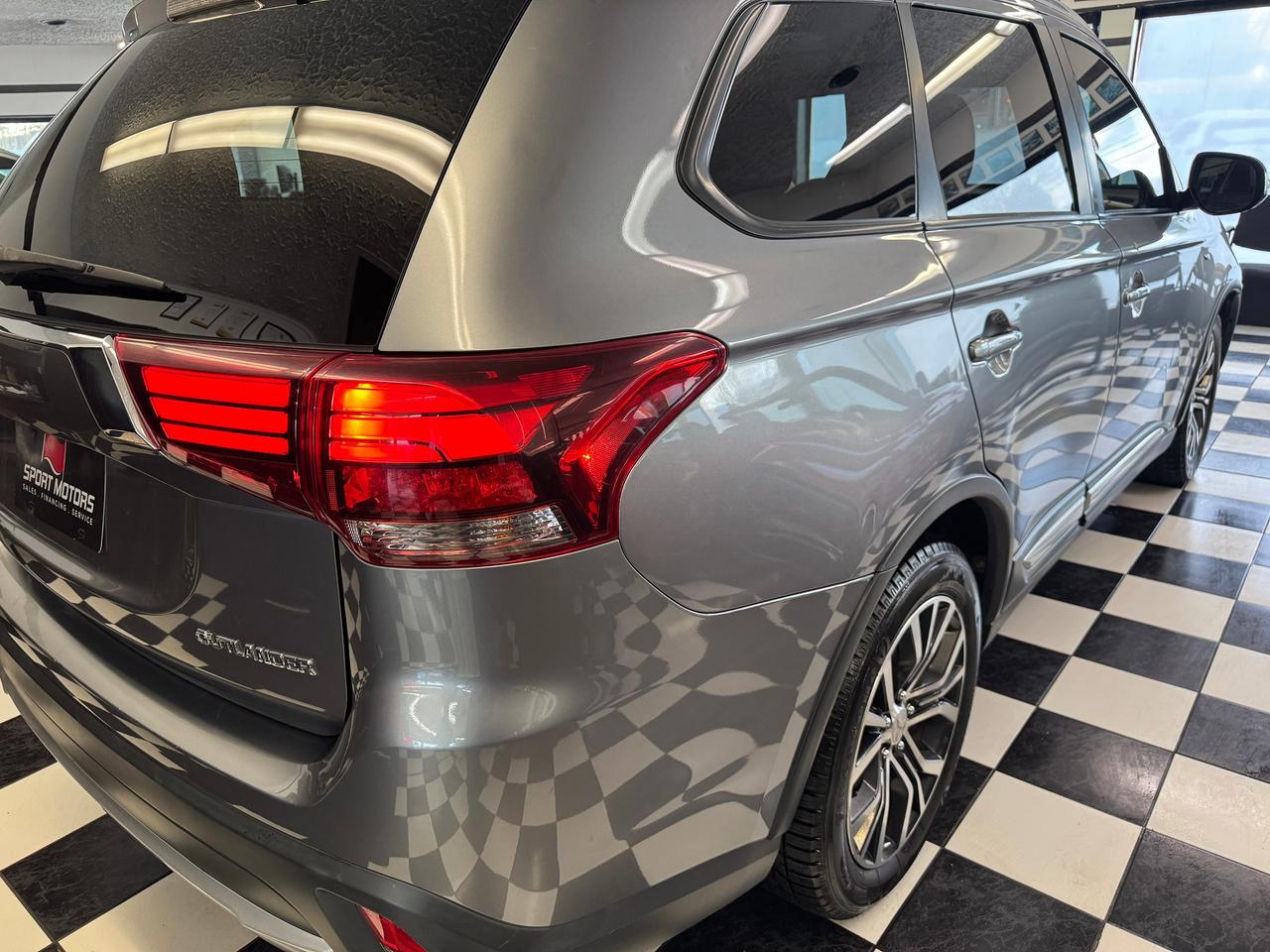 2016 Mitsubishi Outlander EX AWD V6 7 Passenger+sunroof+New Brakes+Tires Photo