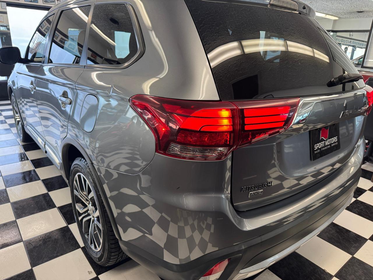 2016 Mitsubishi Outlander EX AWD V6 7 Passenger+sunroof+New Brakes+Tires Photo