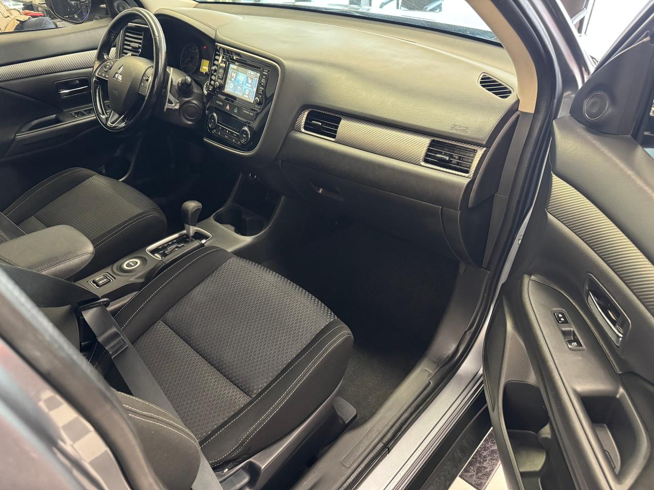 2016 Mitsubishi Outlander EX AWD V6 7 Passenger+sunroof+New Brakes+Tires Photo