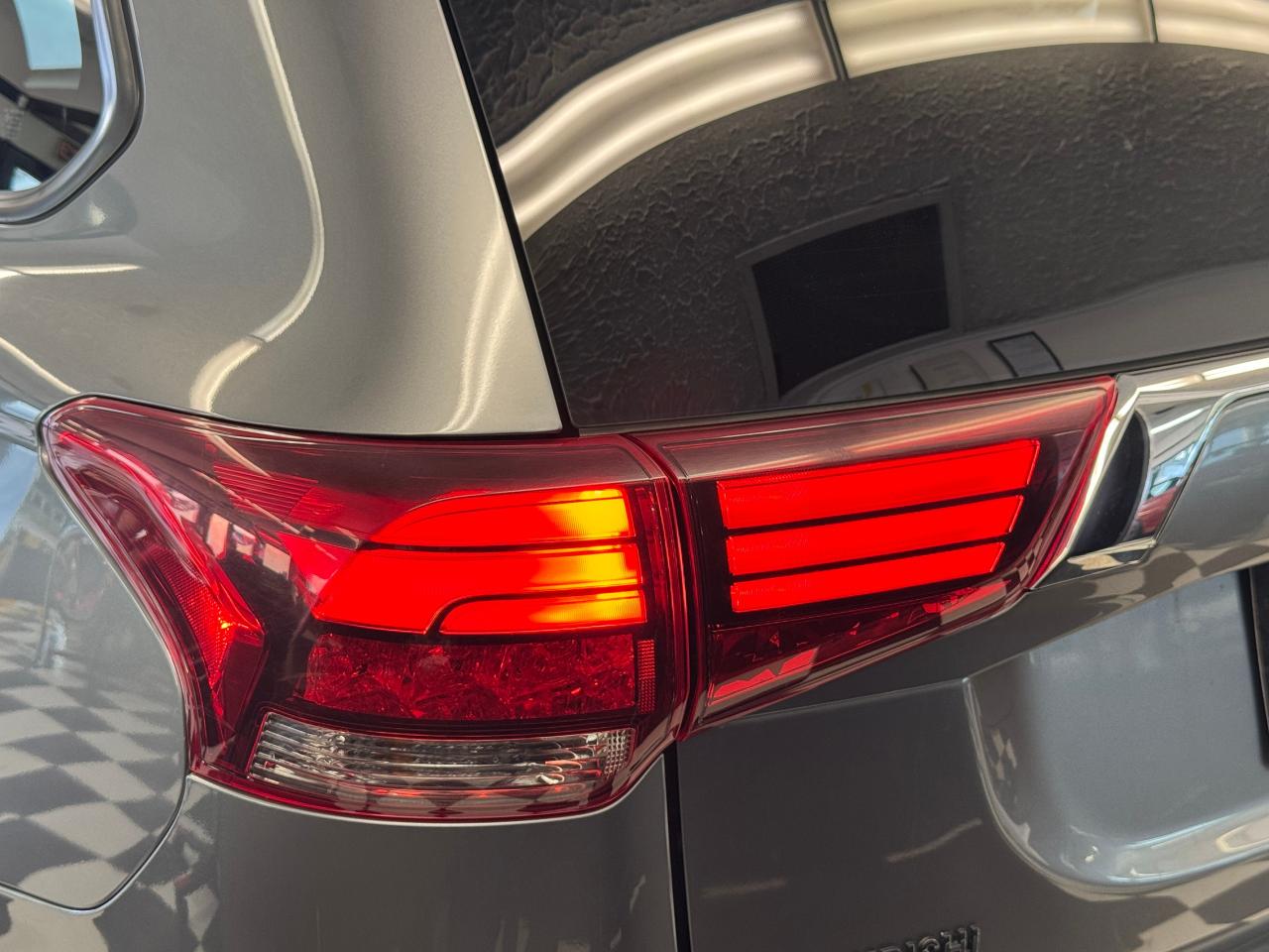 2016 Mitsubishi Outlander EX AWD V6 7 Passenger+sunroof+New Brakes+Tires Photo