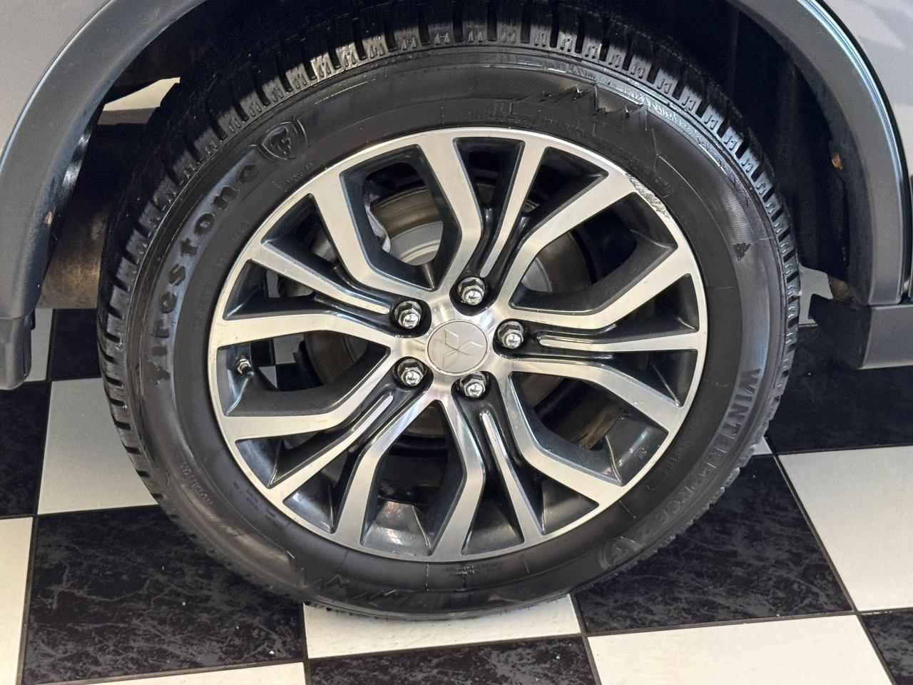 2016 Mitsubishi Outlander EX AWD V6 7 Passenger+sunroof+New Brakes+Tires Photo