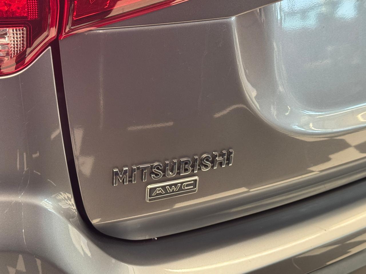 2016 Mitsubishi Outlander EX AWD V6 7 Passenger+sunroof+New Brakes+Tires Photo