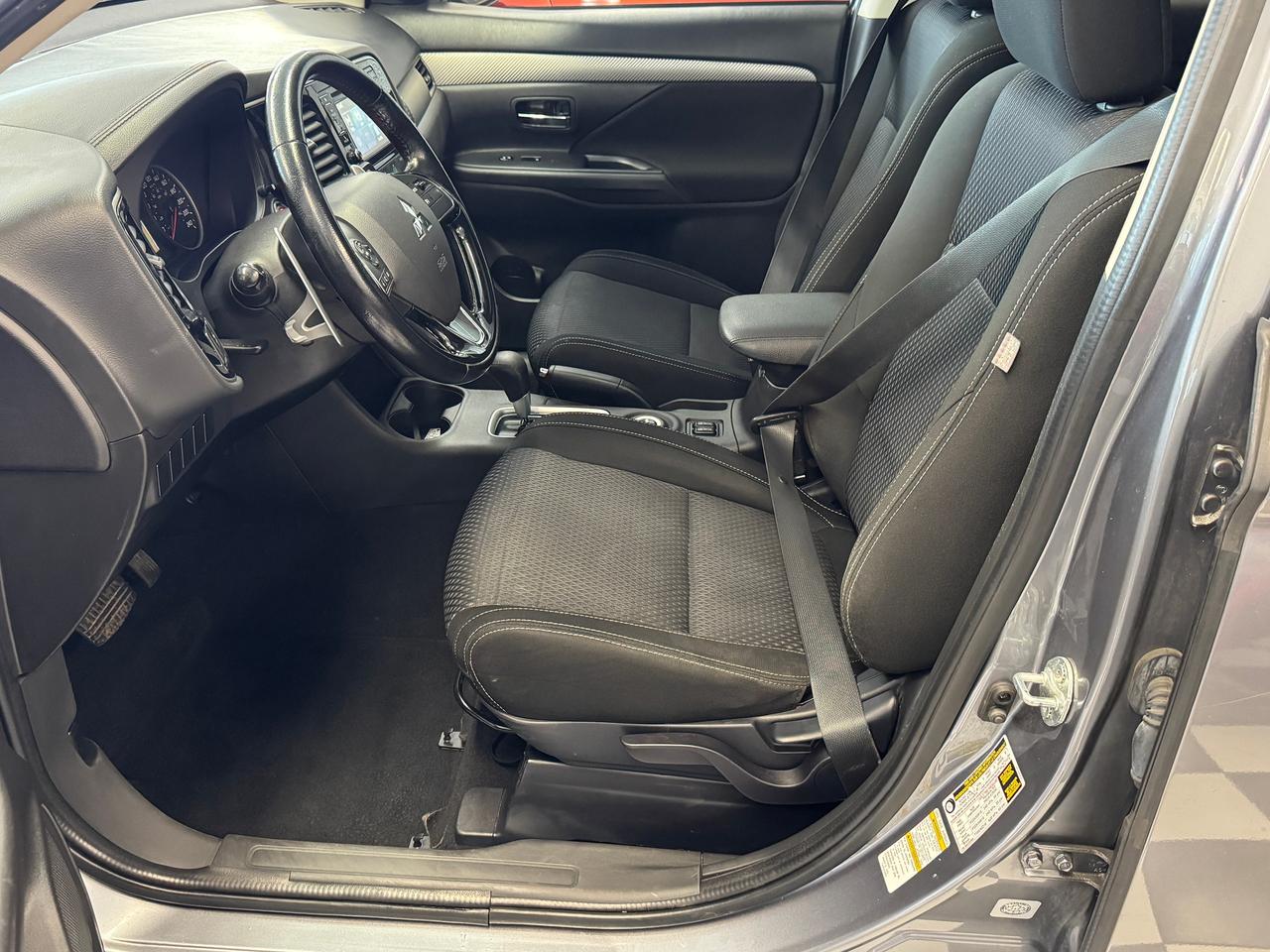 2016 Mitsubishi Outlander EX AWD V6 7 Passenger+sunroof+New Brakes+Tires Photo