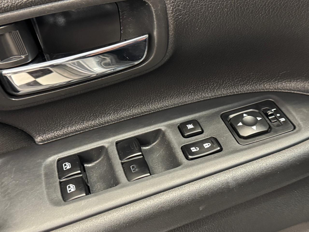 2016 Mitsubishi Outlander EX AWD V6 7 Passenger+sunroof+New Brakes+Tires Photo