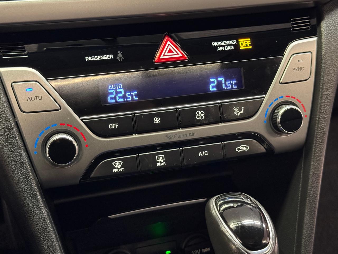 2017 Hyundai Elantra LIMITED+sunroof+GPS+ApplePlay+Heated Steering Photo