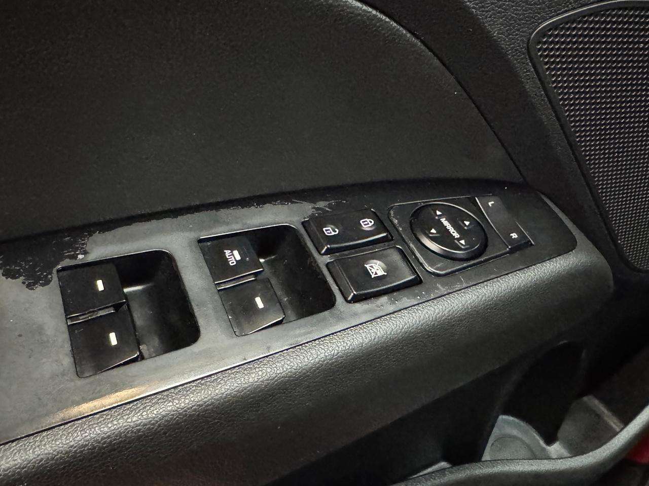 2017 Hyundai Elantra LIMITED+sunroof+GPS+ApplePlay+Heated Steering Photo