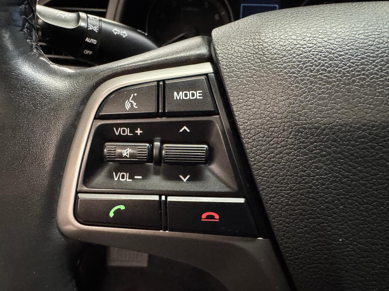 2017 Hyundai Elantra LIMITED+sunroof+GPS+ApplePlay+Heated Steering Photo