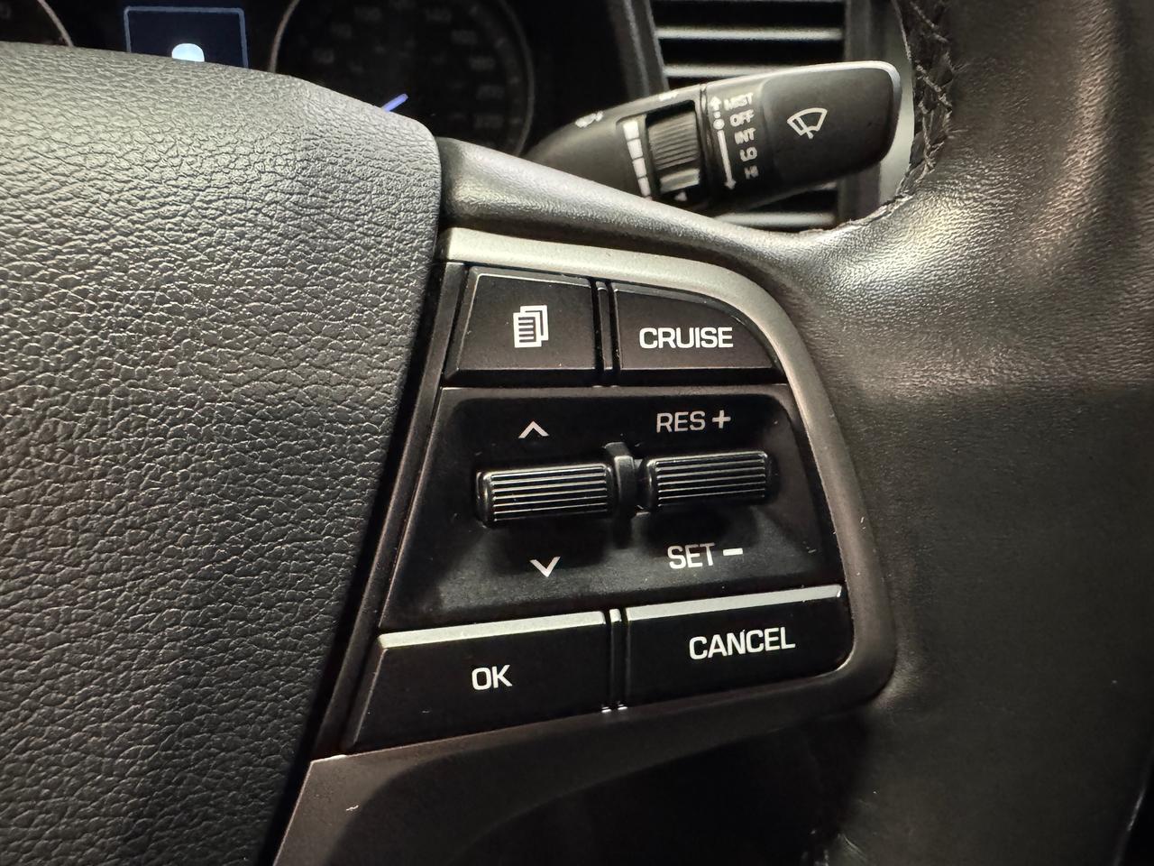 2017 Hyundai Elantra LIMITED+sunroof+GPS+ApplePlay+Heated Steering Photo