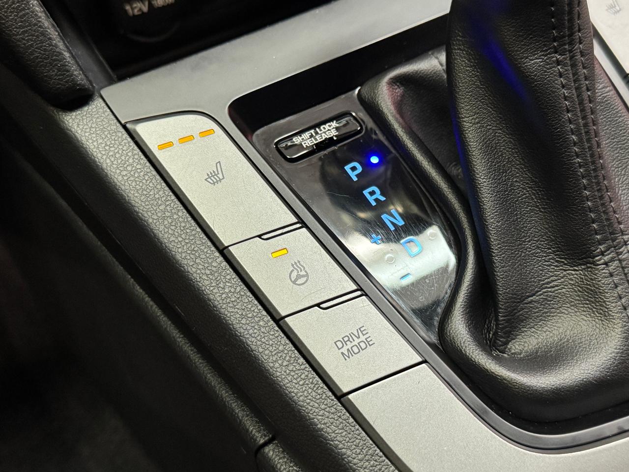 2017 Hyundai Elantra LIMITED+sunroof+GPS+ApplePlay+Heated Steering Photo