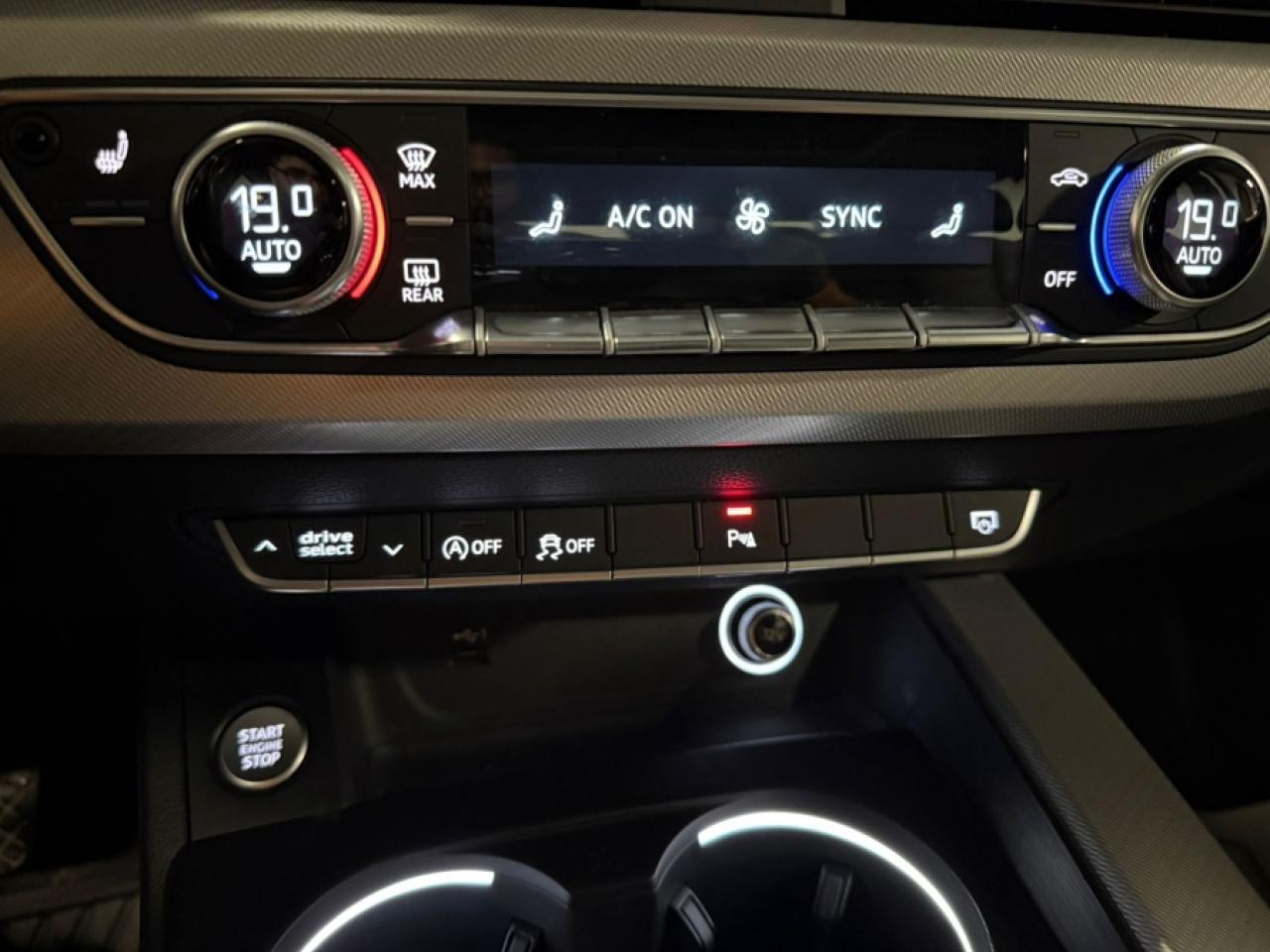 2018 Audi A4 QUATTRO PROGRESSIV/ SUNROOF/ NAVIGATION/ REAR FRON - Photo #21