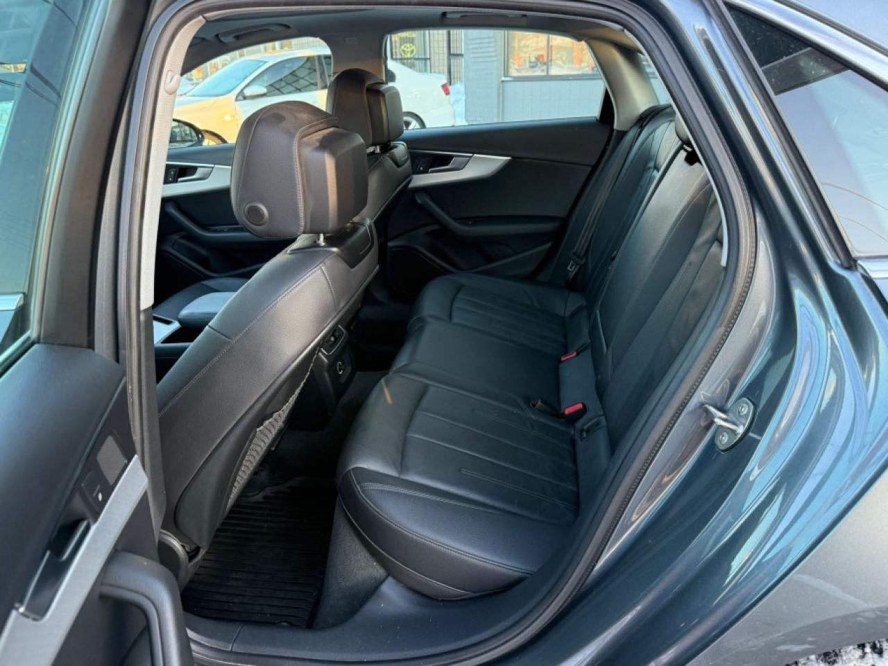 2018 Audi A4 QUATTRO PROGRESSIV/ SUNROOF/ NAVIGATION/ REAR FRON - Photo #22