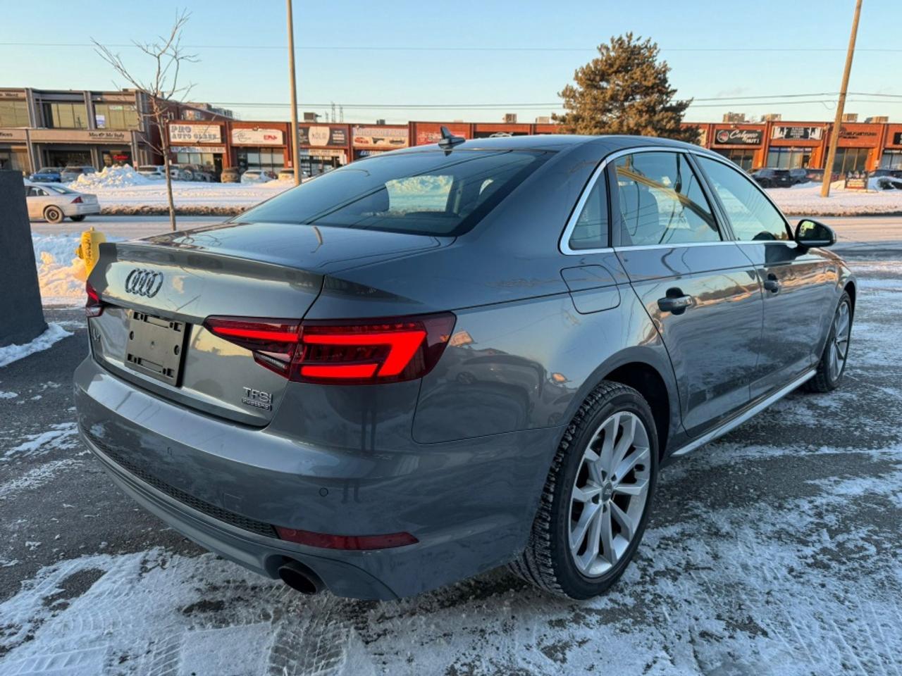 2018 Audi A4 QUATTRO PROGRESSIV/ SUNROOF/ NAVIGATION/ REAR FRON - Photo #6