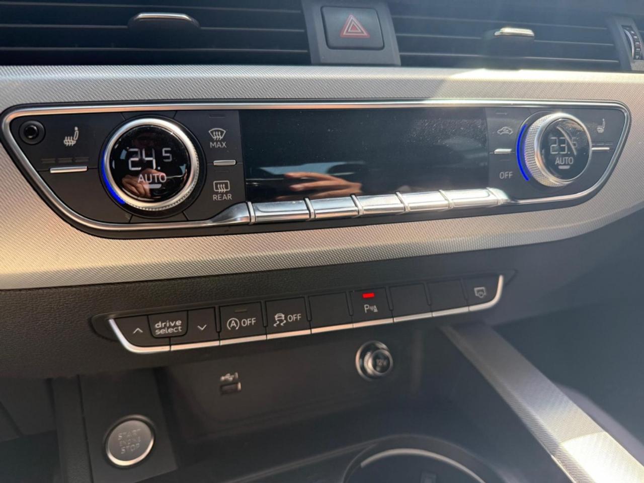 2018 Audi A4 QUATTRO PROGRESSIV/ SUNROOF/ NAVIGATION/ REAR CAM Photo