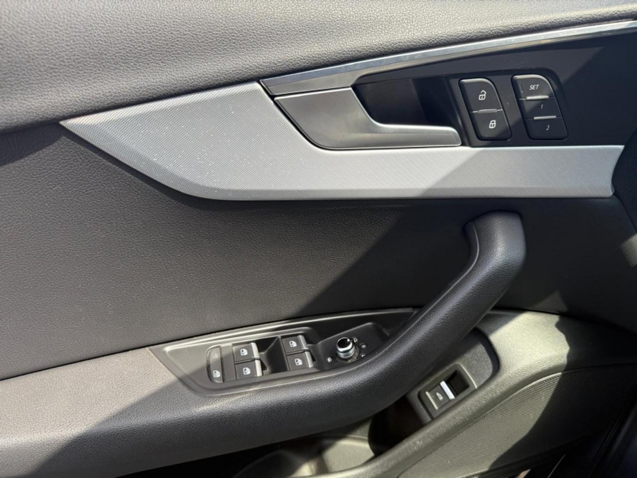 2018 Audi A4 QUATTRO PROGRESSIV/ SUNROOF/ NAVIGATION/ REAR CAM Photo