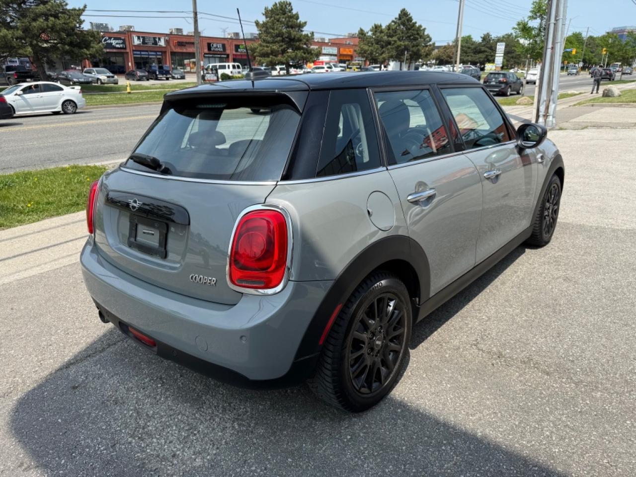 2021 MINI HARDTOP 4 DOOR COOPER/LEATHER/NAVIGATION/SUNROOF/AUTO - Photo #5